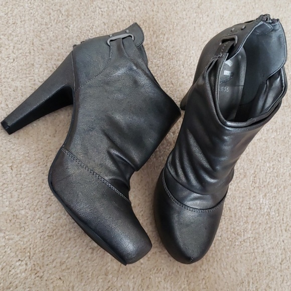 NWT! G by Guess Taylah Pewter Ankle Bootie (9) - Picture 1 of 7